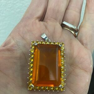 Elegant Golden natural Citrine Gemstone Pendant